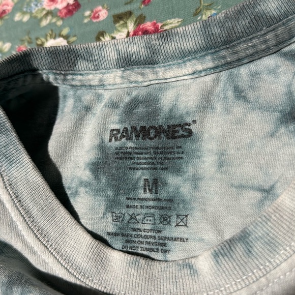 RAMONES! Blue tie dye T-shirt, vintage Retro Rock & Roll. M_fits Large. Unique💫 - Picture 4 of 6